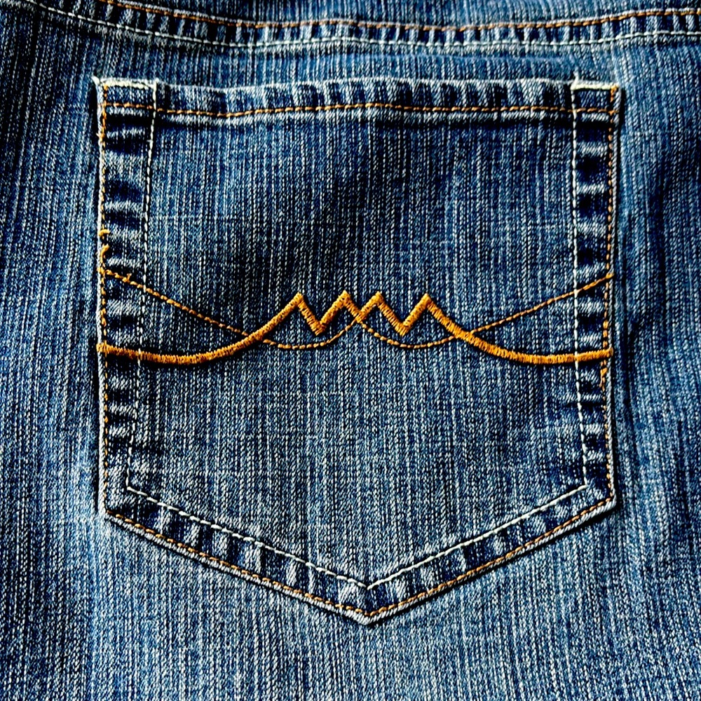 Monroe & Main Blue Jean Shorts Classic Denim Style ** - Picture 3 of 7